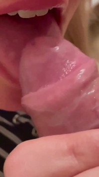 Pijpbeurt met sperma in de mond