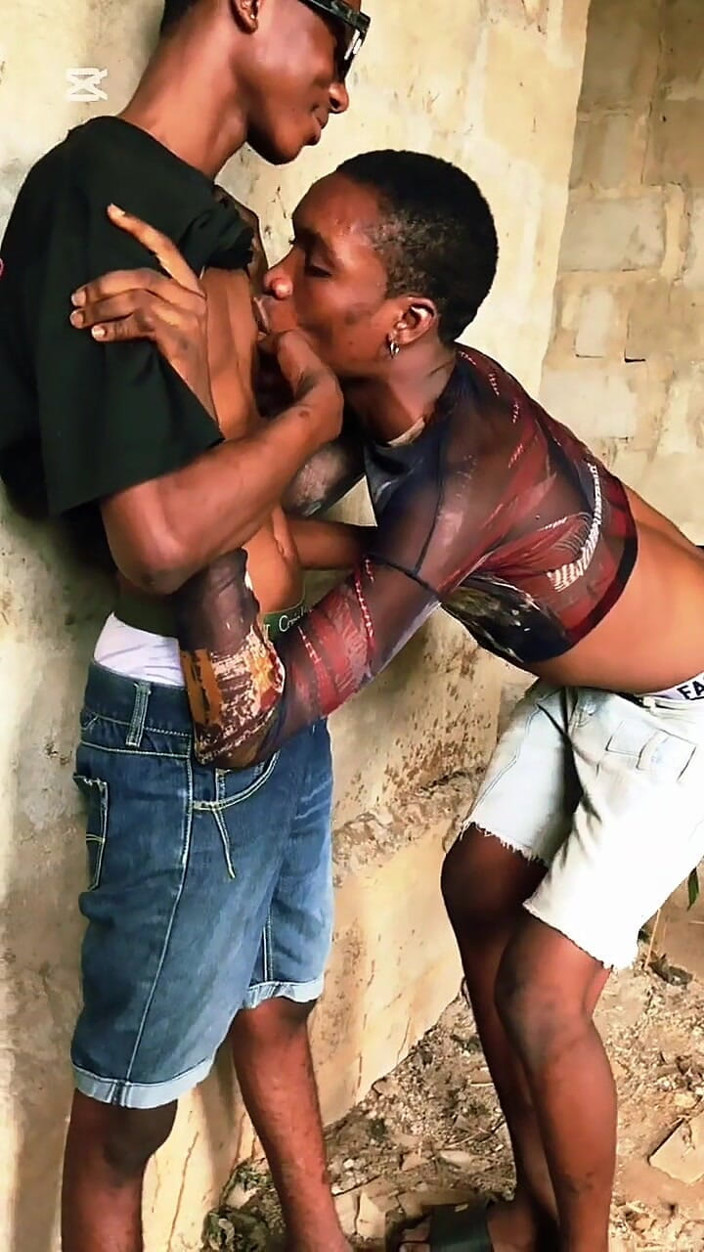 BLACKSHOOTERR: Dois Jovens Gays Fodendo Em Casa Descompletada