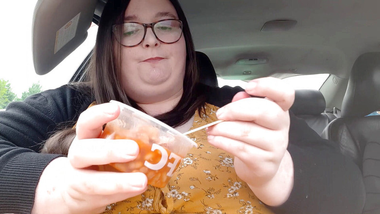 SSBBWLadyBrads: Ssbbw bbw njuter av kfc finger slickar