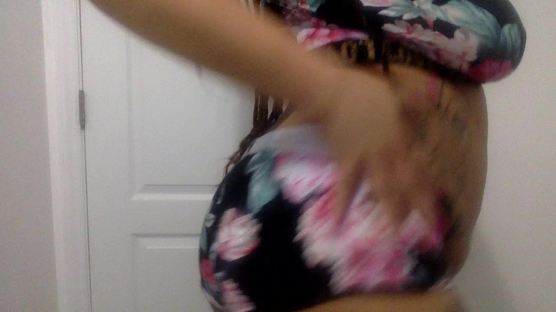 Veronikka Fierce: 大奶子黑人胖美女在浴室里跳舞