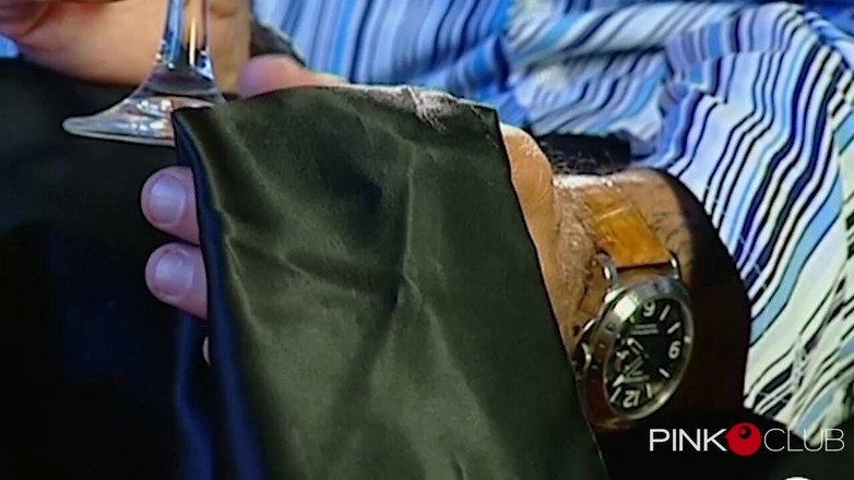 Pinko Club: Suami melihat istrinya menjilat kekasihnya dan kemudian dia dan istrinya...