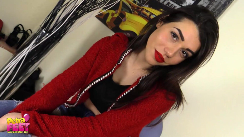 Foot Fetish HD: Petra in jeans