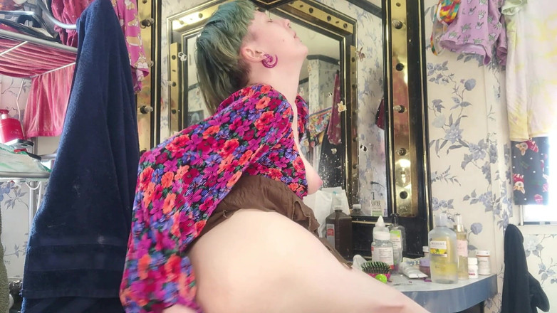 Lori Critter: Hippie Chick Fucks You After Concert POV