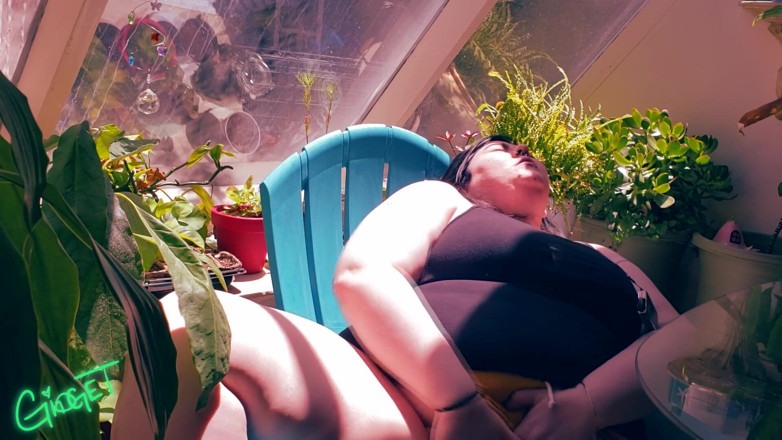 Gidget X: Slow sexy smoke and cum in the sun