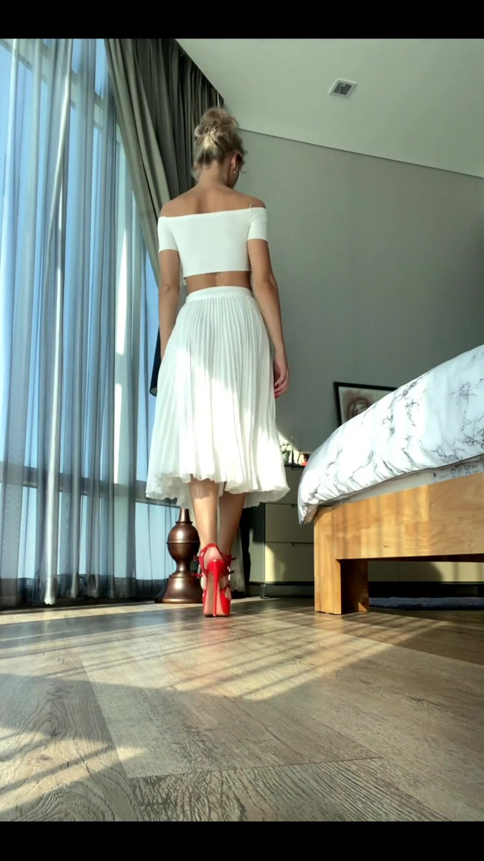 Angel The Dreamgirl: Do You Like the Skirt?