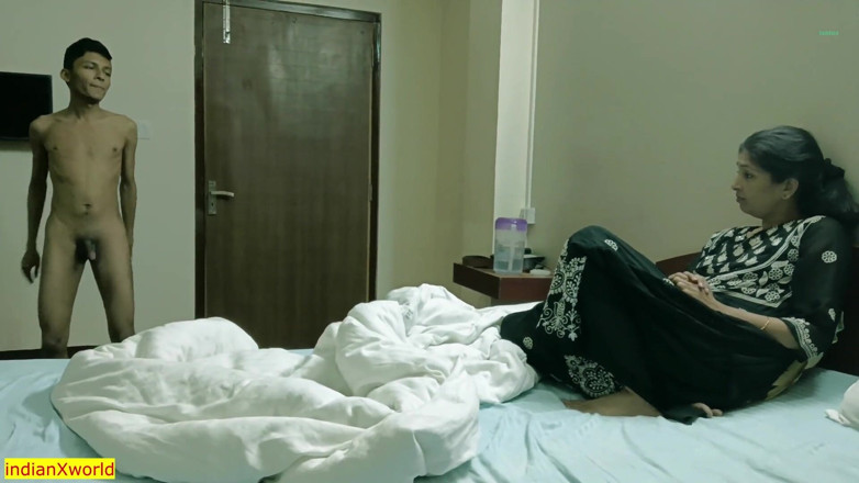Indian Xshot: Người mẫu nóng bỏng poonam làm tình với chàng trai...