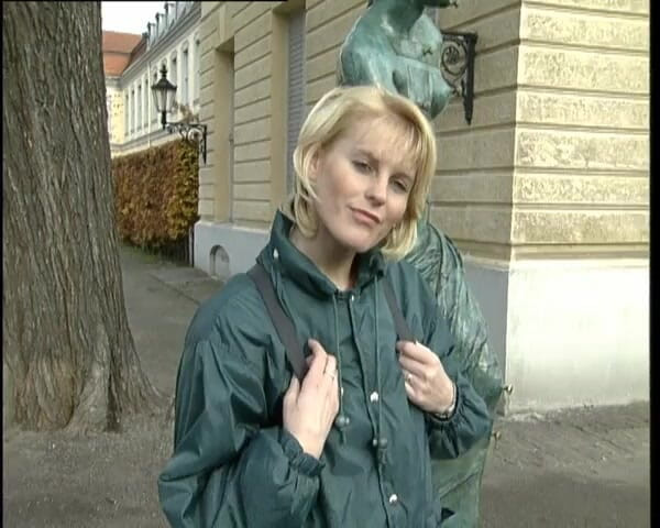 YOUR FIRST PORN: Meine Pussy Ist Ganz Tief - 谷 - 私の猫はとても深い - 谷