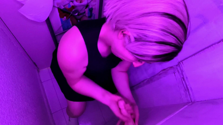 Candy Camille: Zum ersten mal ein Gloryhole wird getestet