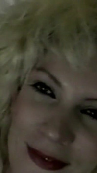 Blonde milfs natte fles stretch en druipende orale extase