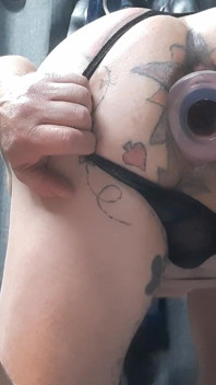 Tunnel Buttplug Stretching