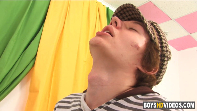 Venus media - gay: Gay Lad on His Knees for a DP