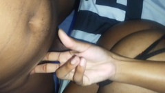 Skyy: Dapatkan pantat lil saya disumbat dan dikongkek oleh kote hitam...