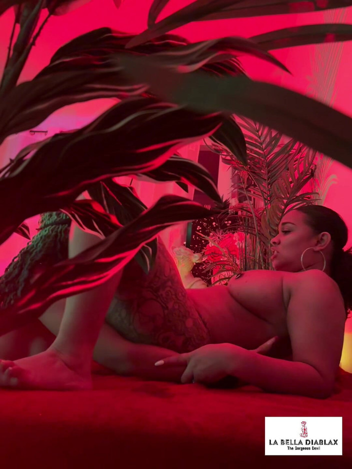 LaBellaDX: Red Passion Bts avec wetkittycity