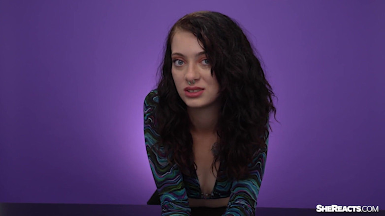 SheReacts: เล็กเกินไปเหรอ? ปฏิกิริยาหนุ่มควยเล็ก Redux