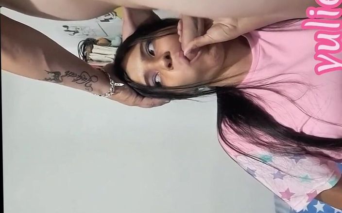 Yulieth Gomez: O columbiană obraznică se oferă fotografului în schimbul sexului