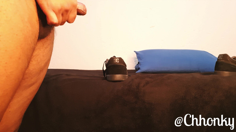 Denim Tiger: Cheirando e fodendo meu sapato de skate