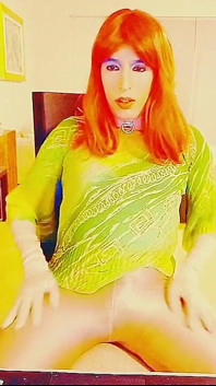 Tammysissy se masturbează și se joacă cu urina ei