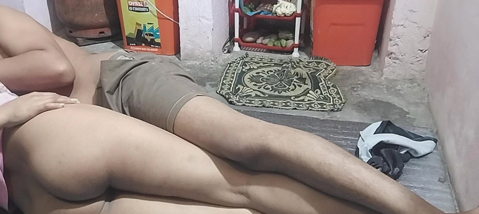 Uttar dinajpur: हॉट भारतीय गांव की गृहिणी सौतेले भाई को चोदती है किचन रूम भाग 2