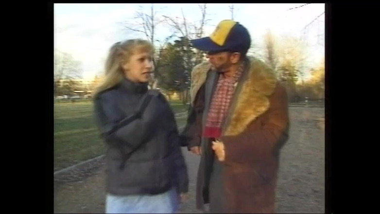 Deutschland porn: En kåt ung flicka letar efter en man att knulla...