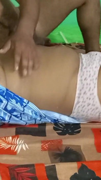 Menina indiana muito bonita fazendo punheta