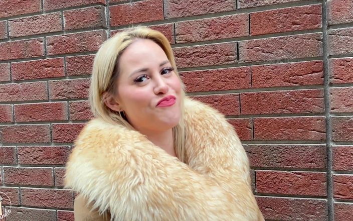 Maya Rose: Mi sono stato scopato duramente dal mio collega