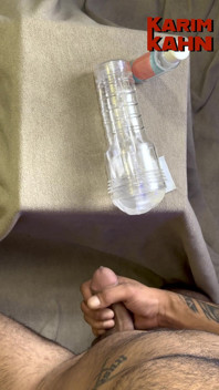 Fleshlight sikişiyor ve prezervatifi dolduruyor