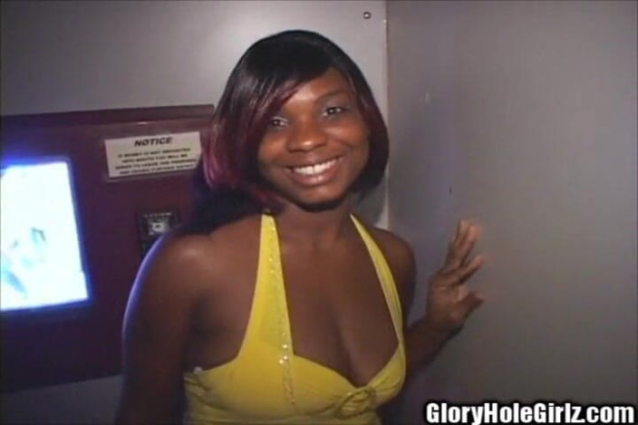 Glory Hole Girlz: जंगली गांड चुदाई काली लड़की ग्लोरी होल लंड निगलती है और गांड चोदती है