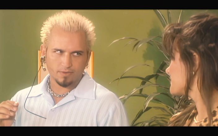 BestPorn85: Aurora Snow'un o kadar sıkı bir götü var ki aygırı...