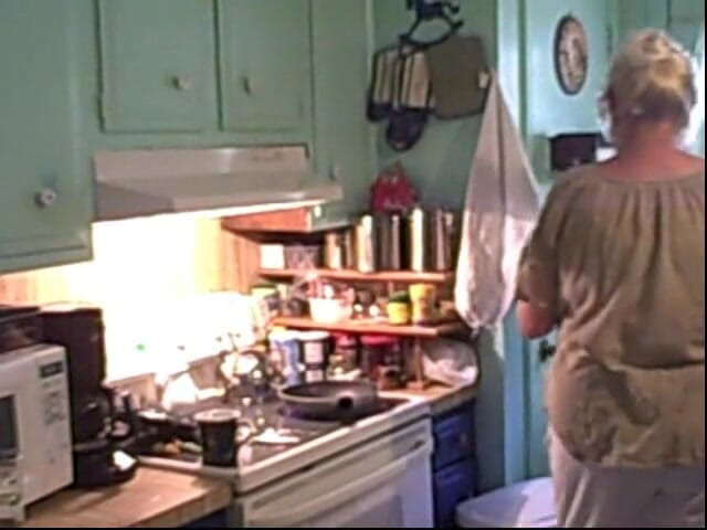 BBW nurse Vicki adventures with friends: Une GILF hollandaise sexy prépare son petit-déjeuner