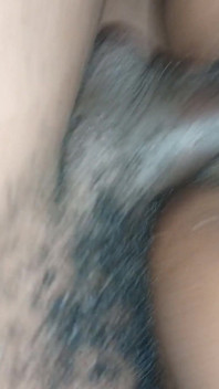 Ngentot memek sempit cewek semok kulit hitam ini di malam hari