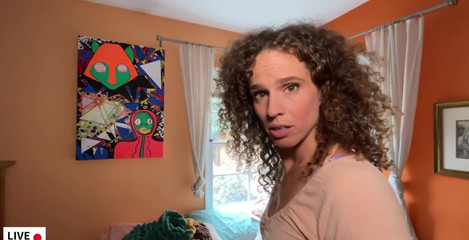 VibeWithMommy: Fosta iubită te seduce la locul ei, cu vedere la...