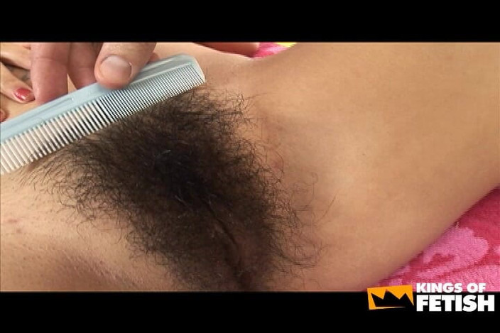 Asian Market: Remaja Asia memancut mani semasa semaknya dikongkek mendalam