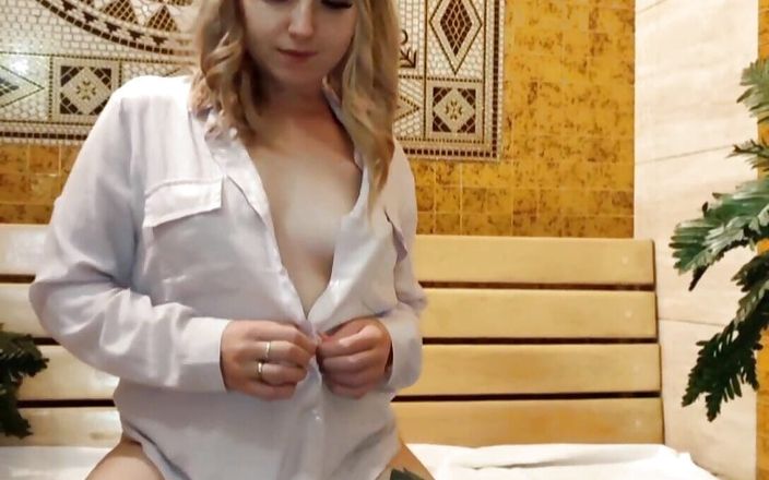 Loona_Sex: कमसिन 18+ कैमरे पर हस्तमैथुन करती है और वीर्य निकालती है