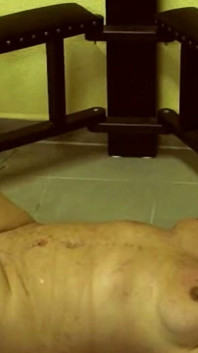 BDSM klapsy i wosk grać z uległym, dużym niewolnikiem