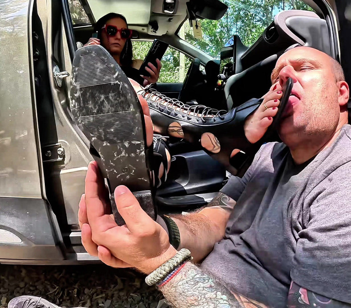 Mistressyammyboots: Supunere sub sandalele mele gladiator