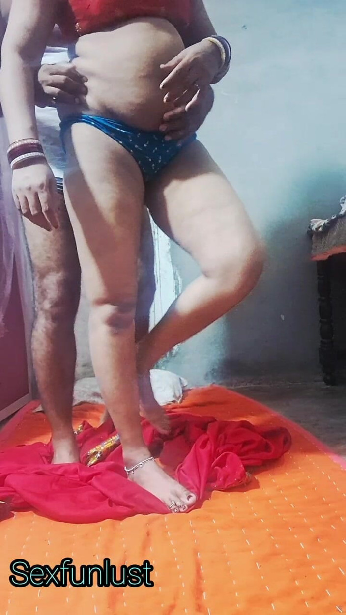 Sexfunlust: India puta insatisfecha follando con un amigo de la universidad