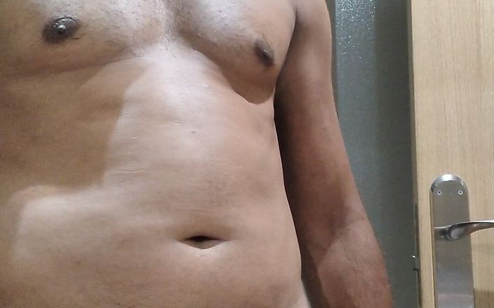 Boy top Amador: 洗澡前有很多紧张