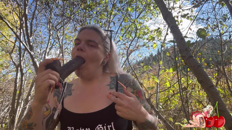 CherryBombBomb: मुझे लाल चट्टानों पर अपना लंड चूसने दो