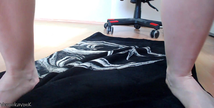 Veronikavonk: Napalona cycata ruda z wielką grubą dupą w czerwonej bieliźnie...