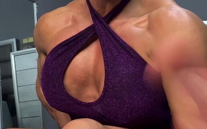 Alesyamuscledoll: 파티 후 발정난 여신