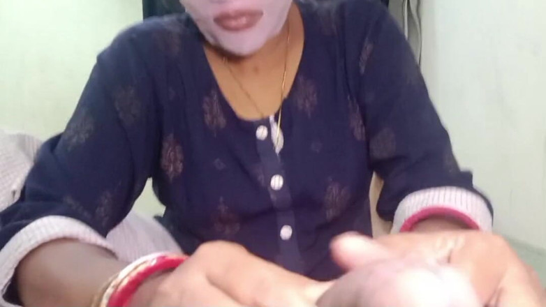 Real Couple 203: Desi bhabi chơi và cưỡi trên con cặc của bạn...