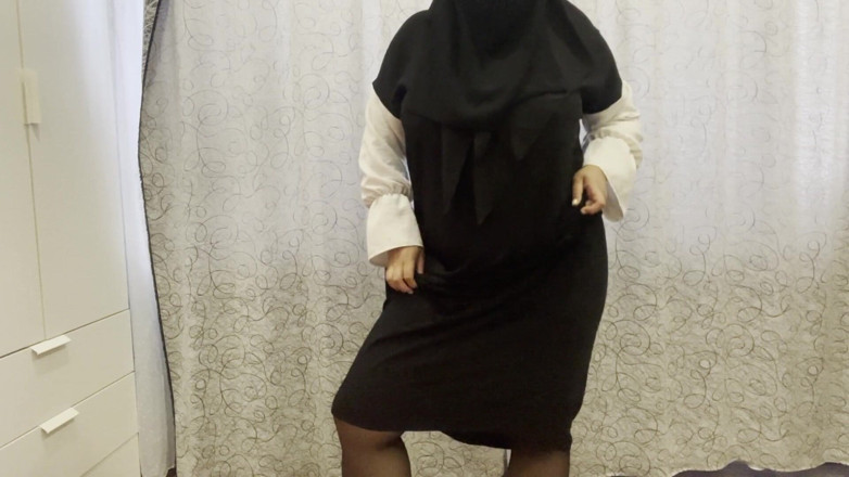 Lux Eva: Sora vitregă marocană în ciorapi fără chiloți