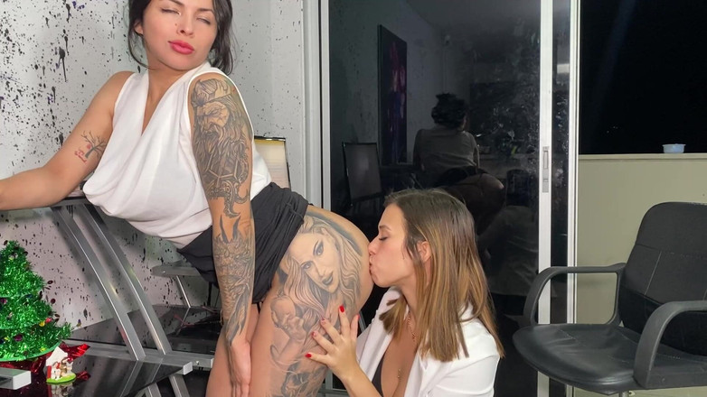 Katty Blake: Лесбійська Їжа Для Дупи В Офісі