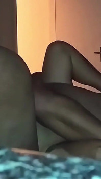 Der Cuckold Meines Mannes Hat Zwei Freunde Gnadenlos Ficken Lassen