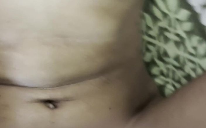 Sandrapikku: Wiercenie mojej cipki przyrodniej siostry, podczas gdy nikogo nie ma...