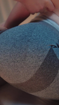 Leggings attillati punto di vista creampie: grandi tette rimbalzanti ragazza geme forte - lilykoti