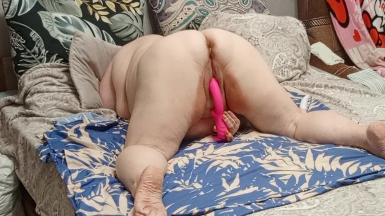 Zona901: Сусід мастурбує пизду перед сексом