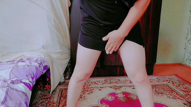 Kitty_Cross: Uimitoare transsexuală pozând cu bomboane în drăgul shop