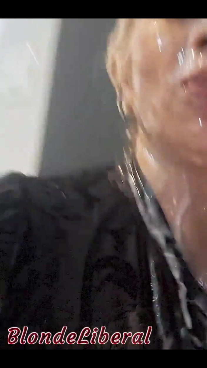 BlondeLiberal: 결혼한 놈들은 나에게 이런 짓을 했지만, 그들은 심지어 자지를 보여주고 싶지도 않았다. 정액이 많은 다른 놈들을 기다리고 있습니다