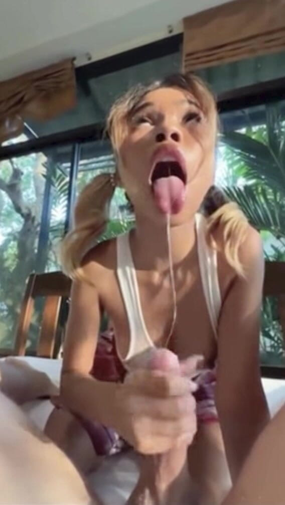 Petite creampie Asian Cumdump sluts: Kuncir babi Asia 18 tahun mungil dilumuri kaca